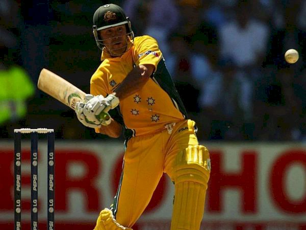 watch:-“you-should-all-go-and-do-your-homework,”-ricky-ponting-rubbishes-rumors-of-‘spring-bat’-used-in-2003-world-cup-final